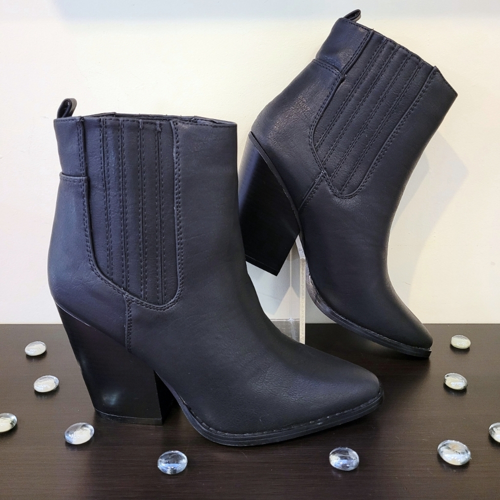 Yoki Black Booties